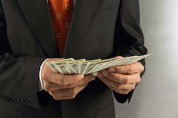 Перед организаторами всегда стоит два вопроса: как привлечь спонсоров и как провести выставку на высшем уровне.